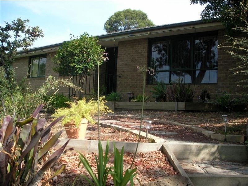 13 Benbow Crescent, Boronia VIC 3155
