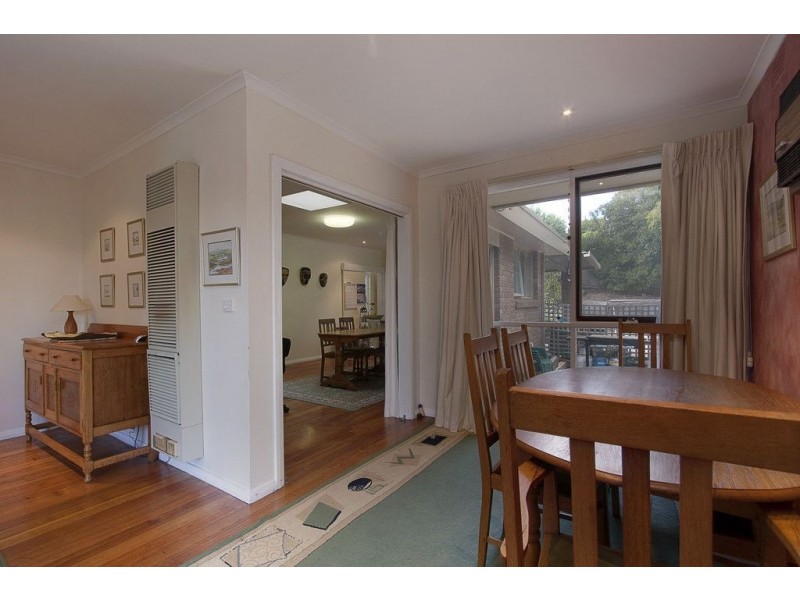 32 Meadowlark Lane, Mooroolbark VIC 3138