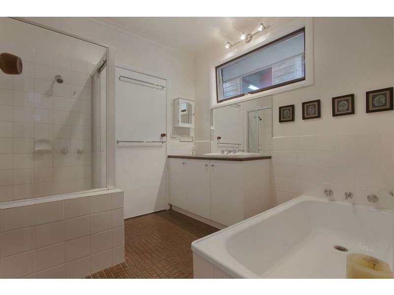 32 Meadowlark Lane, Mooroolbark VIC 3138