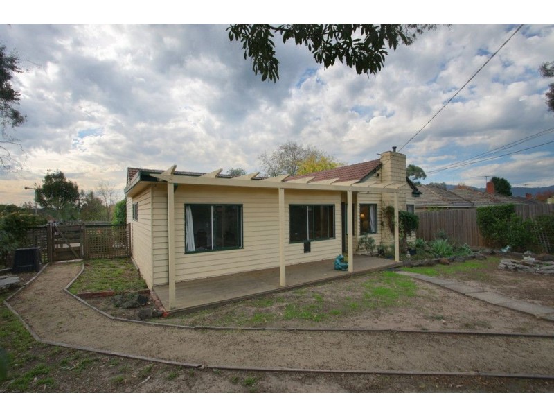 17 Sinclair Road, Bayswater VIC 3153