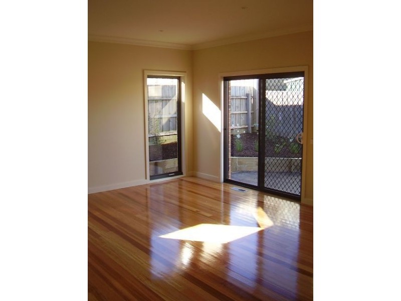 2/29 Ronald Road, Croydon VIC 3136