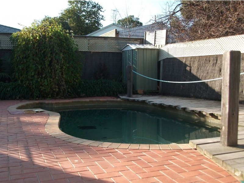 42 Lynn Drive, Ferntree Gully VIC 3156