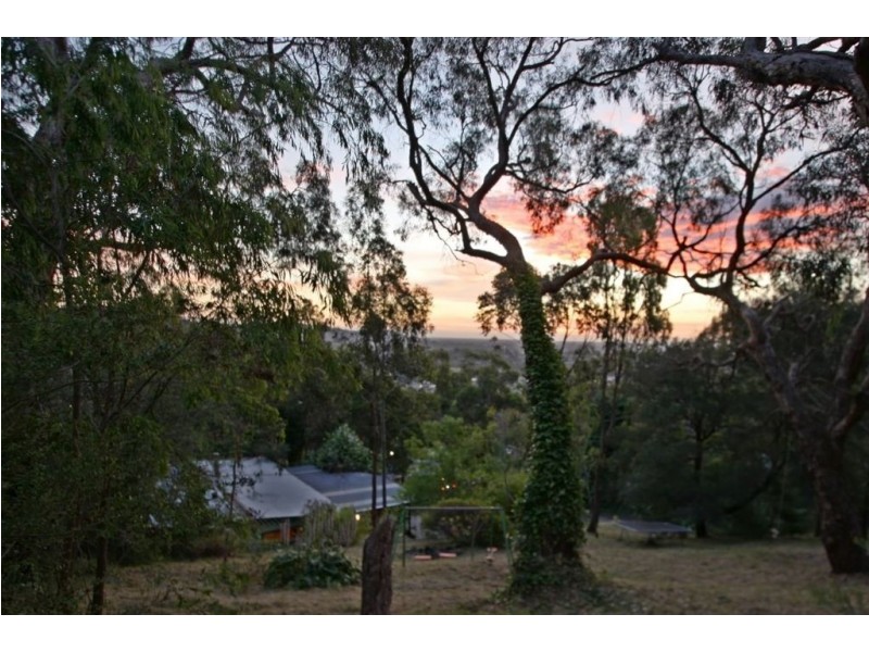 1 Barclay Ave, Upper Ferntree Gully VIC 3156