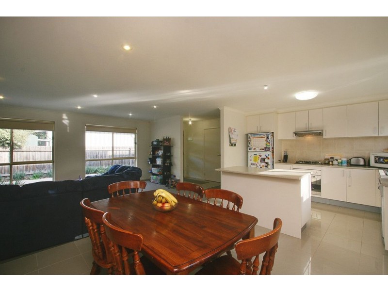 2/11 Maida Avenue, Bayswater VIC 3153