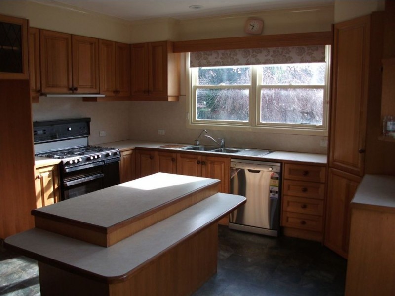 2 Acacia Road, Upper Ferntree Gully VIC 3156