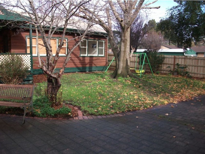 2 Acacia Road, Upper Ferntree Gully VIC 3156