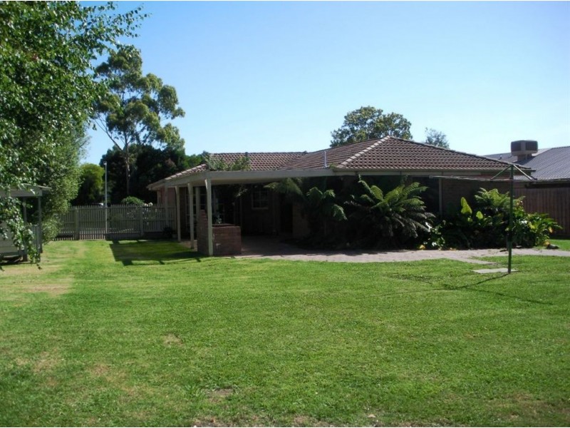 8 Chedworth Court, Kilsyth South VIC 3137