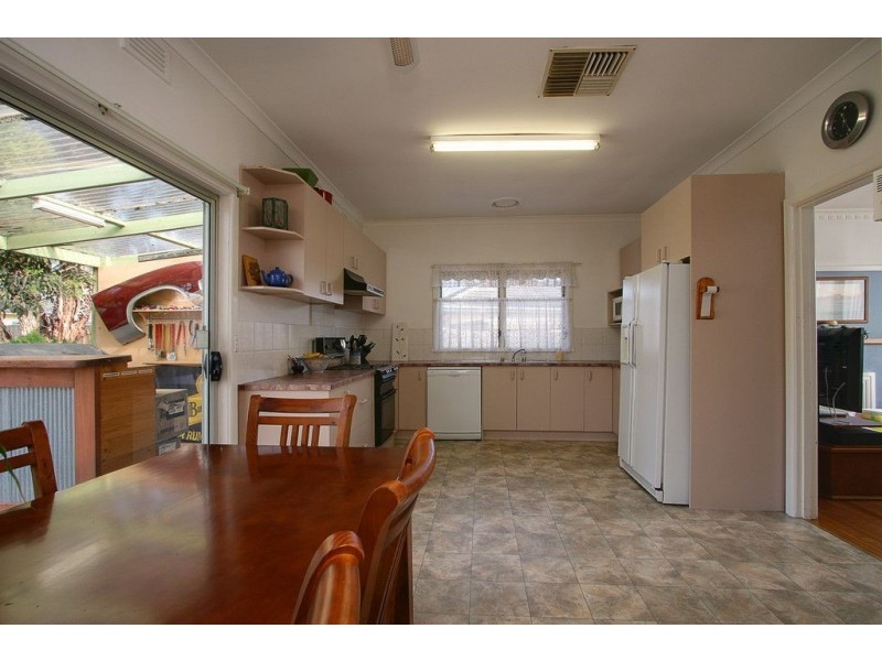 22 Neal Street, Bayswater VIC 3153