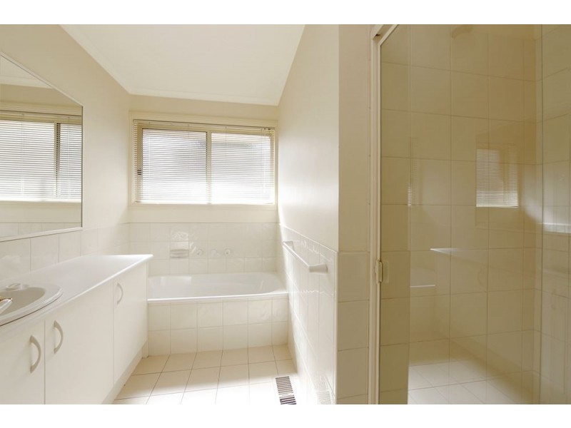 2/37 Thomas Street, Croydon South VIC 3136