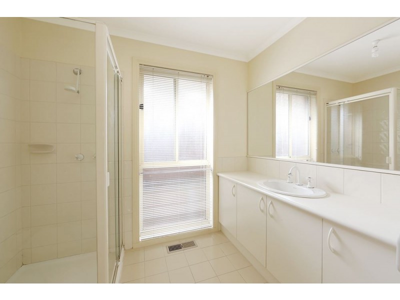 2/37 Thomas Street, Croydon South VIC 3136