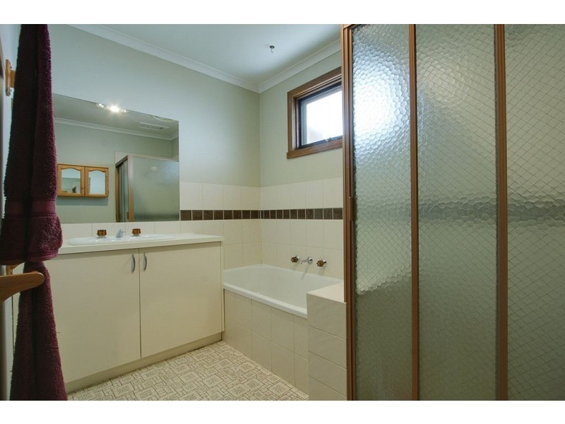 2/26 Cullis Parade, Bayswater VIC 3153