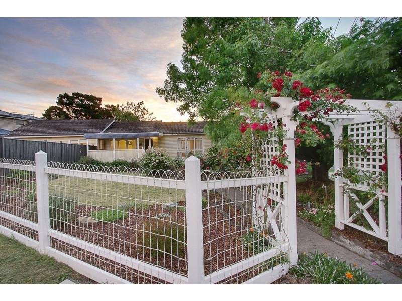 8 Tintern Avenue, Bayswater North VIC 3153