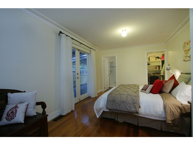 8 Tintern Avenue, Bayswater North VIC 3153