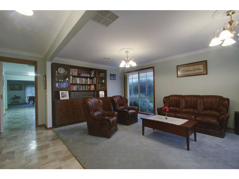 8 Warbler Court, Boronia VIC 3155