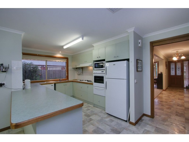 8 Warbler Court, Boronia VIC 3155