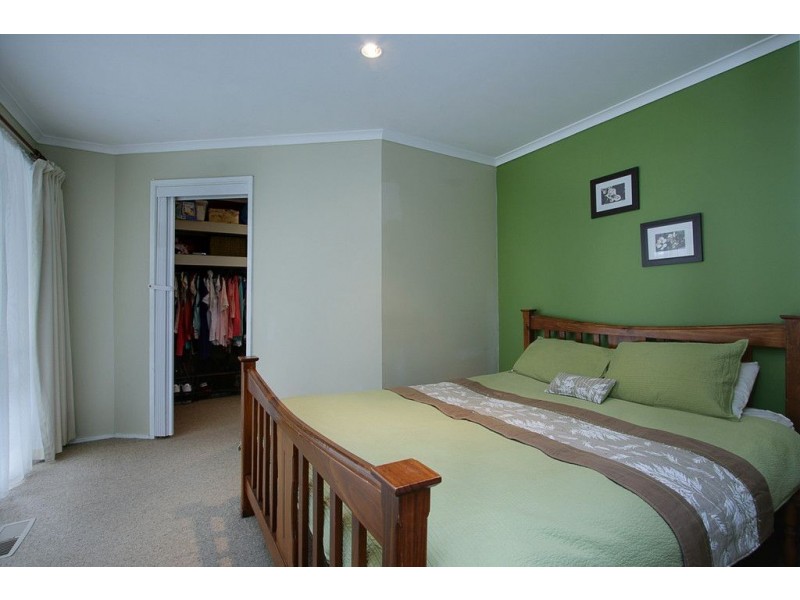 1 Kia-Ora Parade, Ferntree Gully VIC 3156