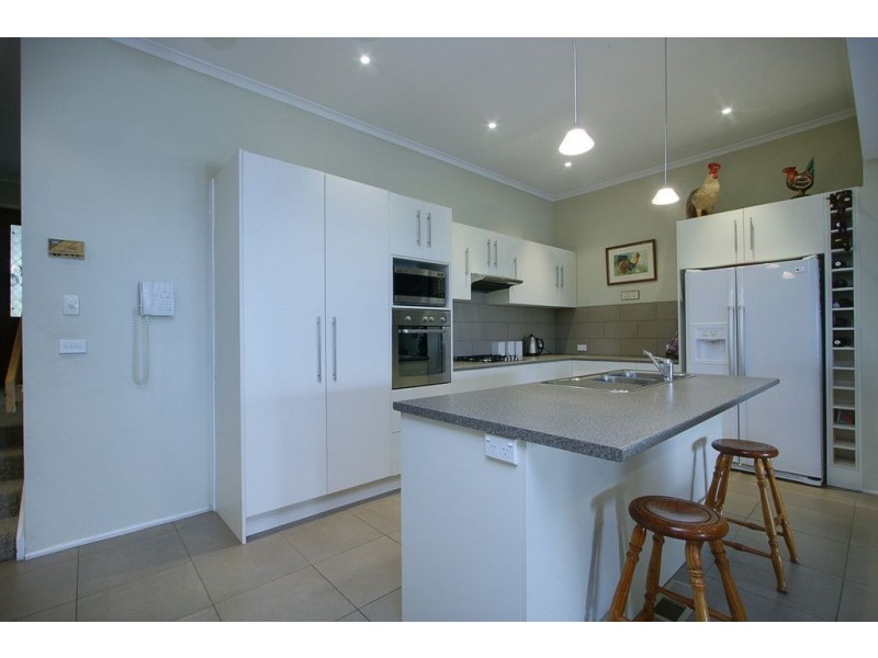 1 Kia-Ora Parade, Ferntree Gully VIC 3156