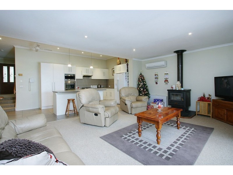1 Kia-Ora Parade, Ferntree Gully VIC 3156