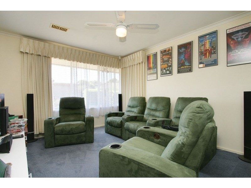 10 Cinerea Avenue, Ferntree Gully VIC 3156