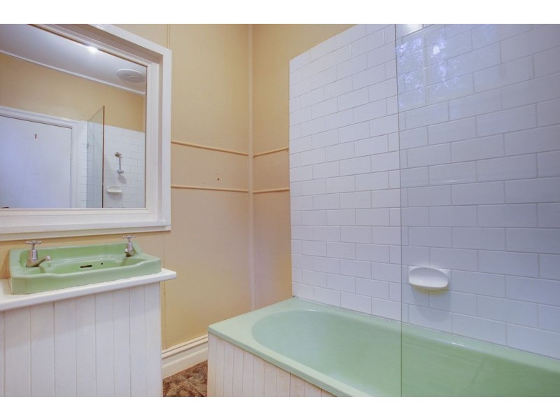 1/2 Parry Street, Croydon VIC 3136