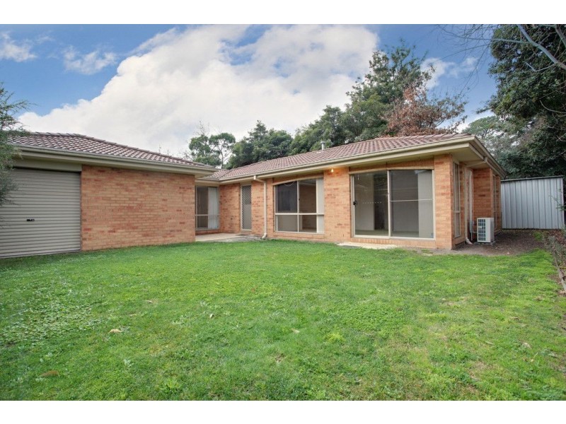 2/10 Sinclair Road, Bayswater VIC 3153