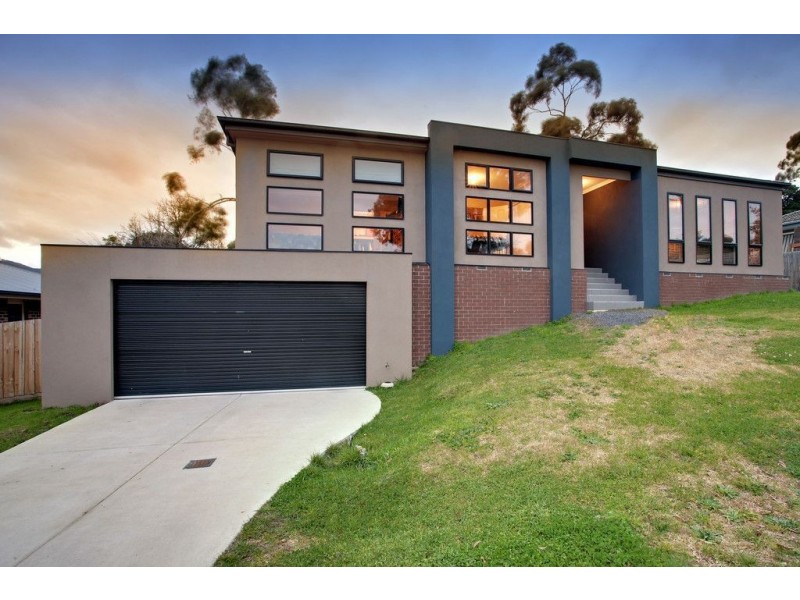 6 Acorn Grove, Mooroolbark VIC 3138