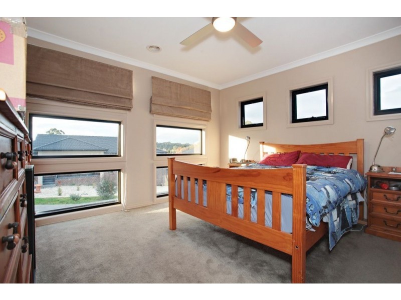 6 Acorn Grove, Mooroolbark VIC 3138