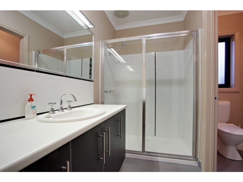 6 Acorn Grove, Mooroolbark VIC 3138