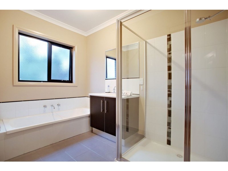 6 Acorn Grove, Mooroolbark VIC 3138