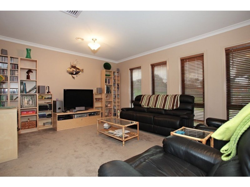 6 Acorn Grove, Mooroolbark VIC 3138