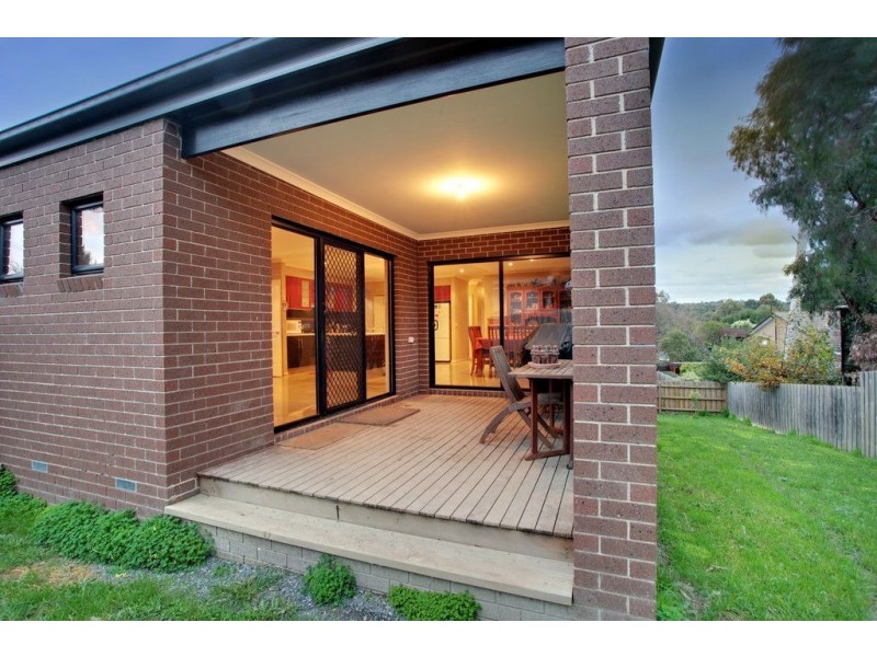 6 Acorn Grove, Mooroolbark VIC 3138