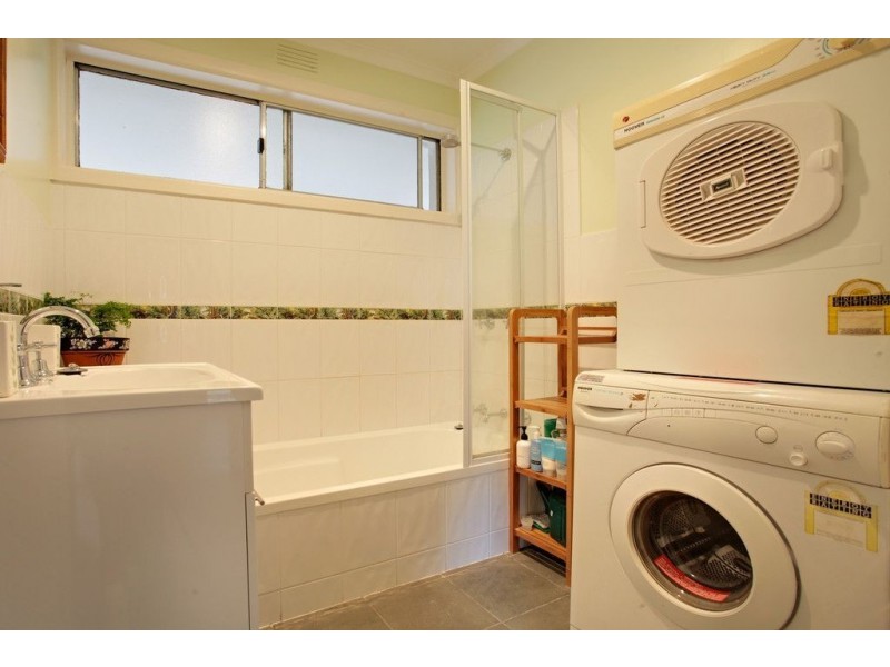 2/21 McDonald Crescent, Boronia VIC 3155