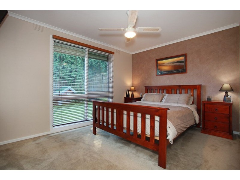 24 Silverton Drive, Ferntree Gully VIC 3156