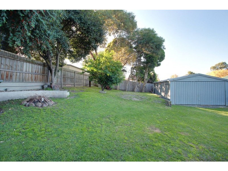 24 Silverton Drive, Ferntree Gully VIC 3156