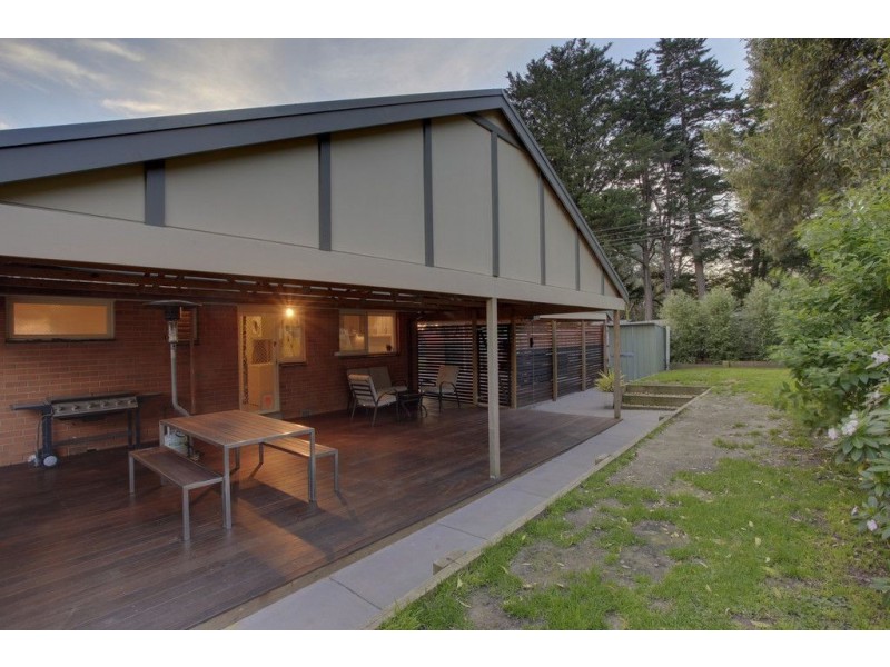 2 Rylstone Street, Ferntree Gully VIC 3156