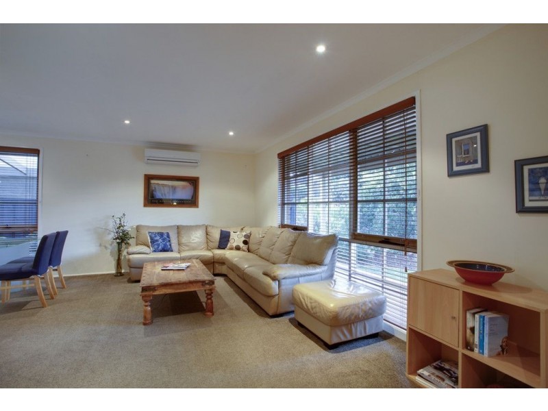 8 Beresford Drive, Boronia VIC 3155