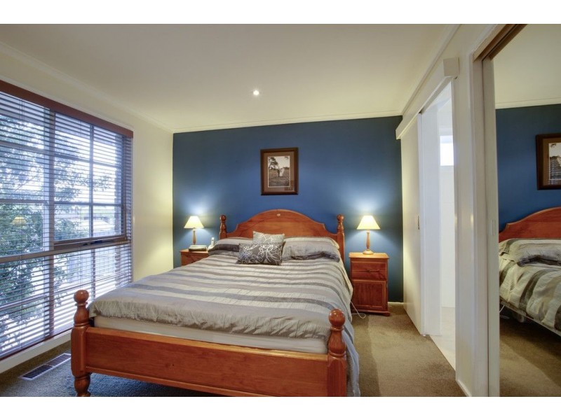 8 Beresford Drive, Boronia VIC 3155
