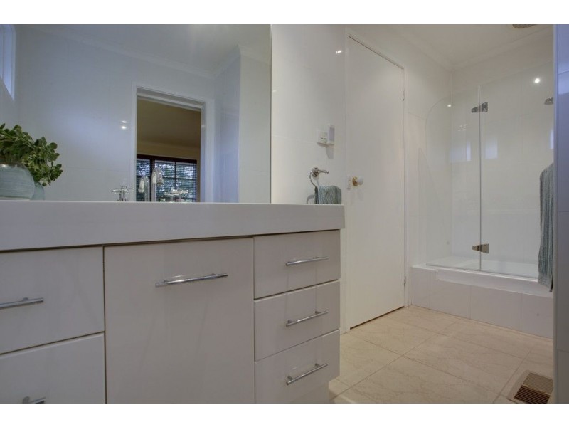 8 Beresford Drive, Boronia VIC 3155