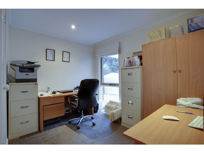 8 Beresford Drive, Boronia VIC 3155