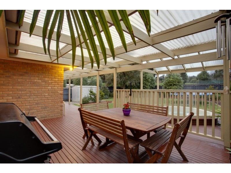 8 Beresford Drive, Boronia VIC 3155