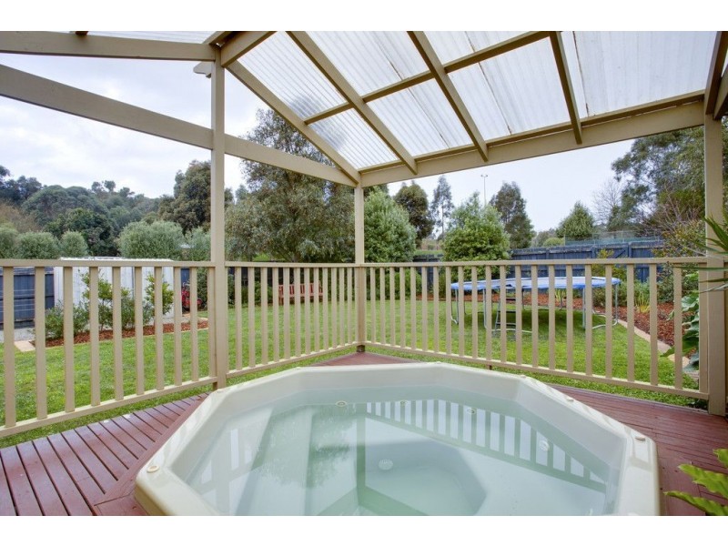 8 Beresford Drive, Boronia VIC 3155