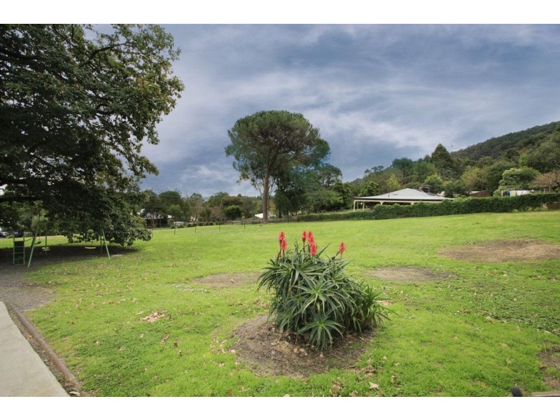 8 Seascape Close, Ferntree Gully VIC 3156