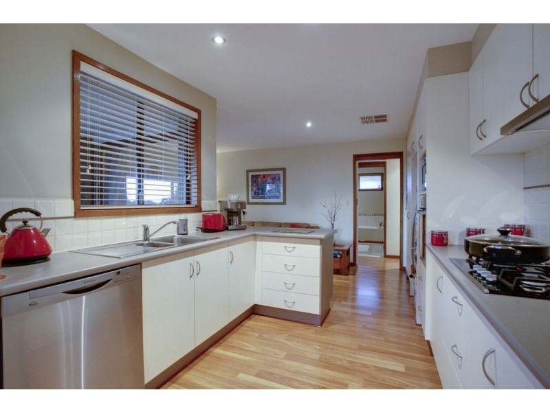 19 Olivebank Road, Ferntree Gully VIC 3156