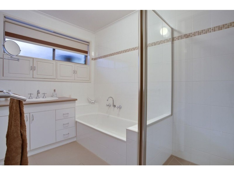 2 Strathmiglo Court, Bayswater North VIC 3153