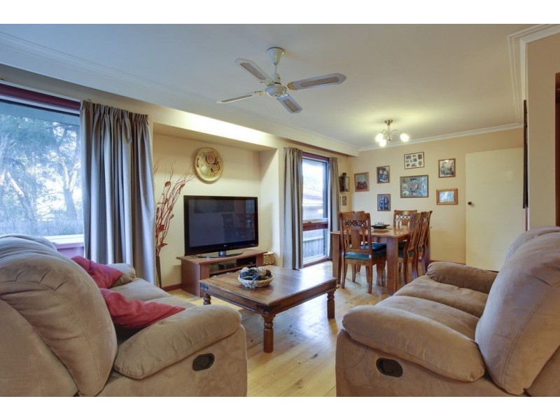 25 King Parade, Knoxfield VIC 3180