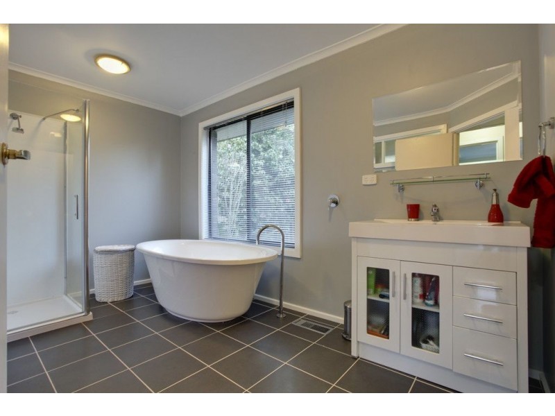 25 King Parade, Knoxfield VIC 3180