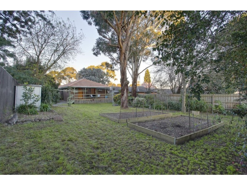 25 King Parade, Knoxfield VIC 3180
