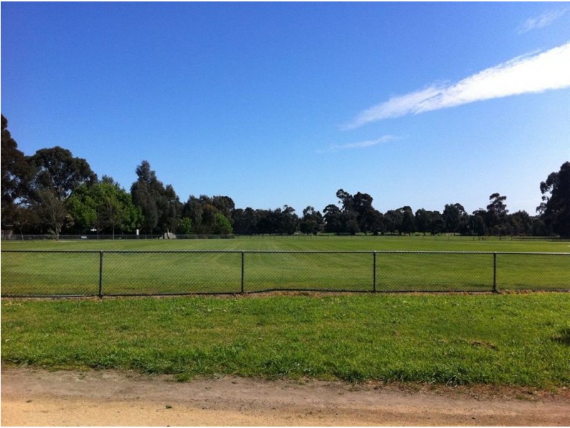 33 Willow Road, Upper Ferntree Gully VIC 3156