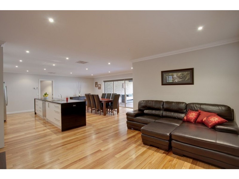 11 Glendale Court, Kilsyth VIC 3137