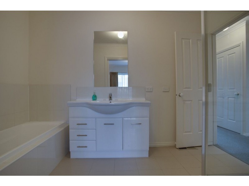 2/26 Flower Street, Ferntree Gully VIC 3156